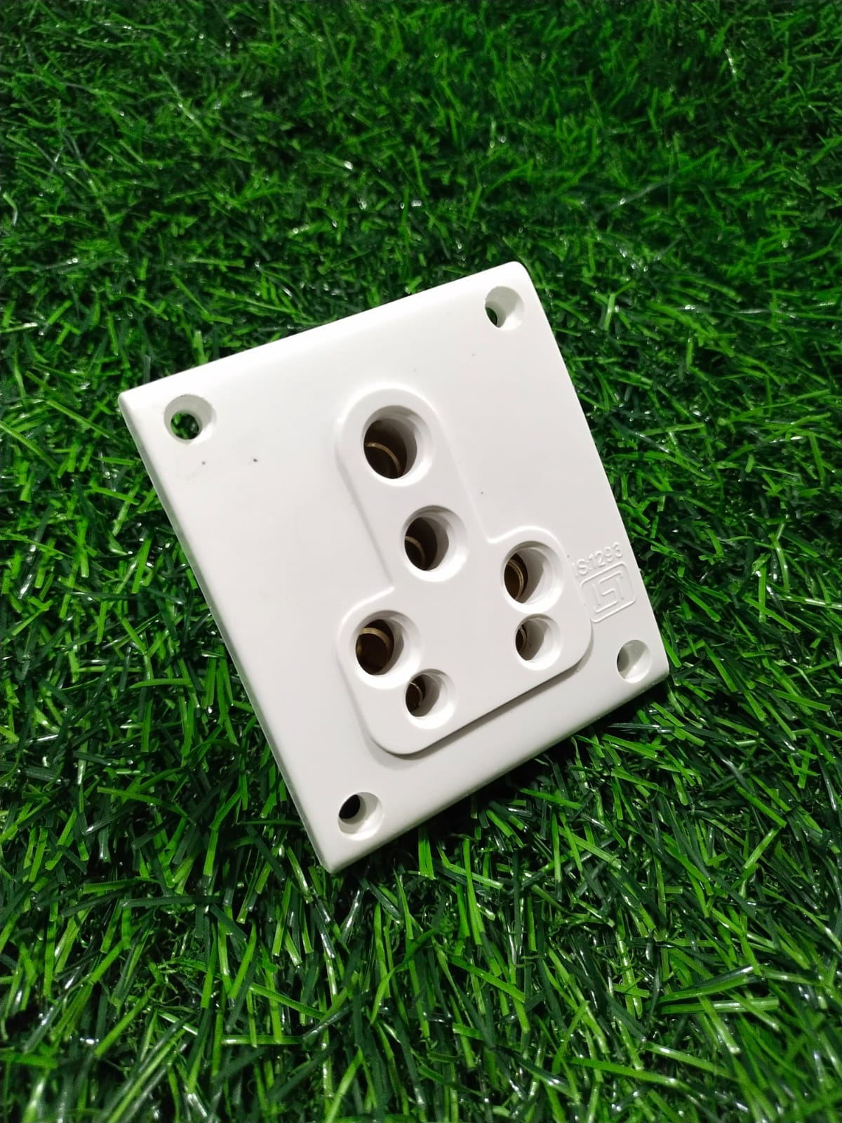 Krishna-16A-5pin-Socket 16A Regular Flat 5pin Socket Pack of 10 - Image 1