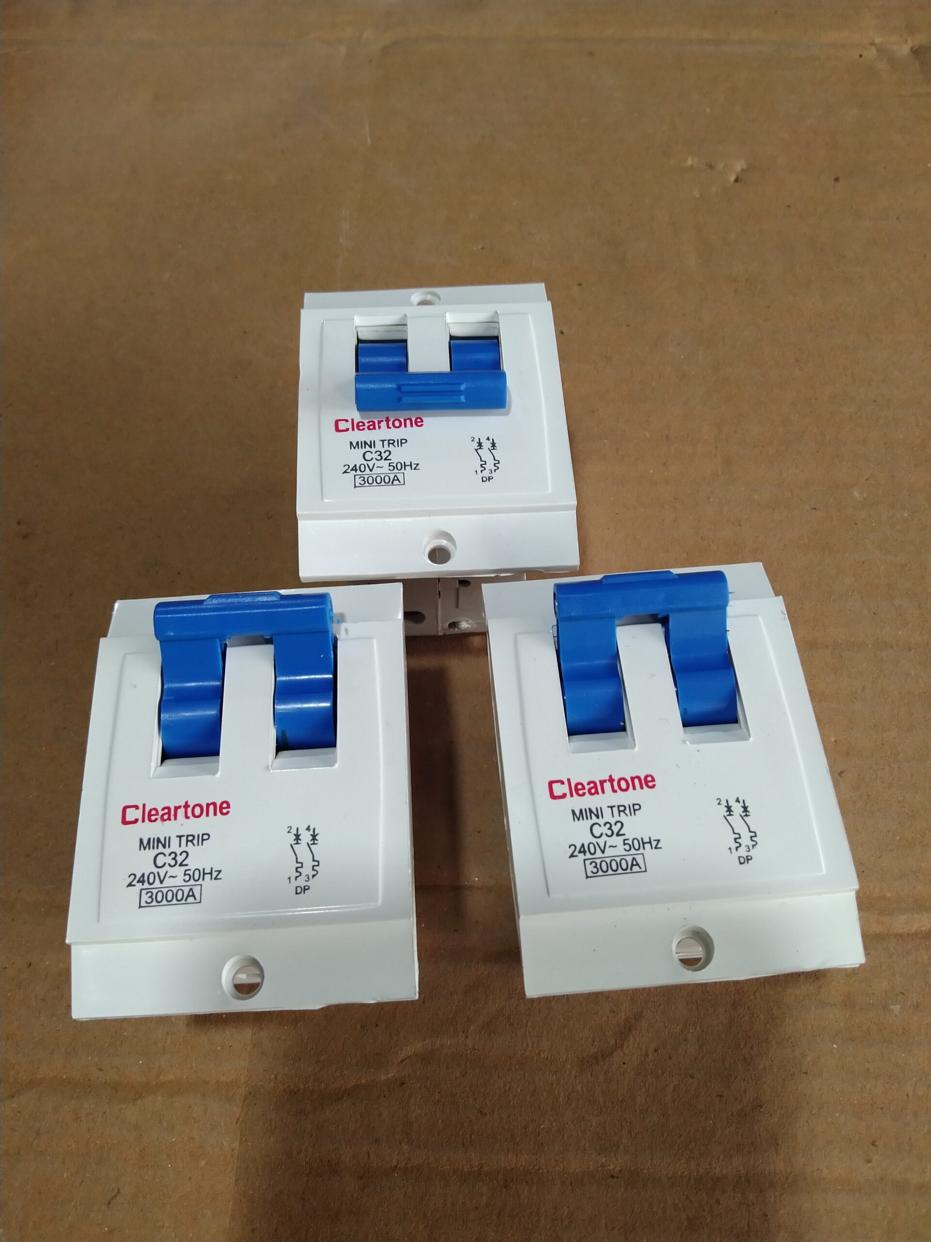 129046 ClearTone Tiny DP 32A-Mcb Double Screw Type Pack of 6 - Image 1