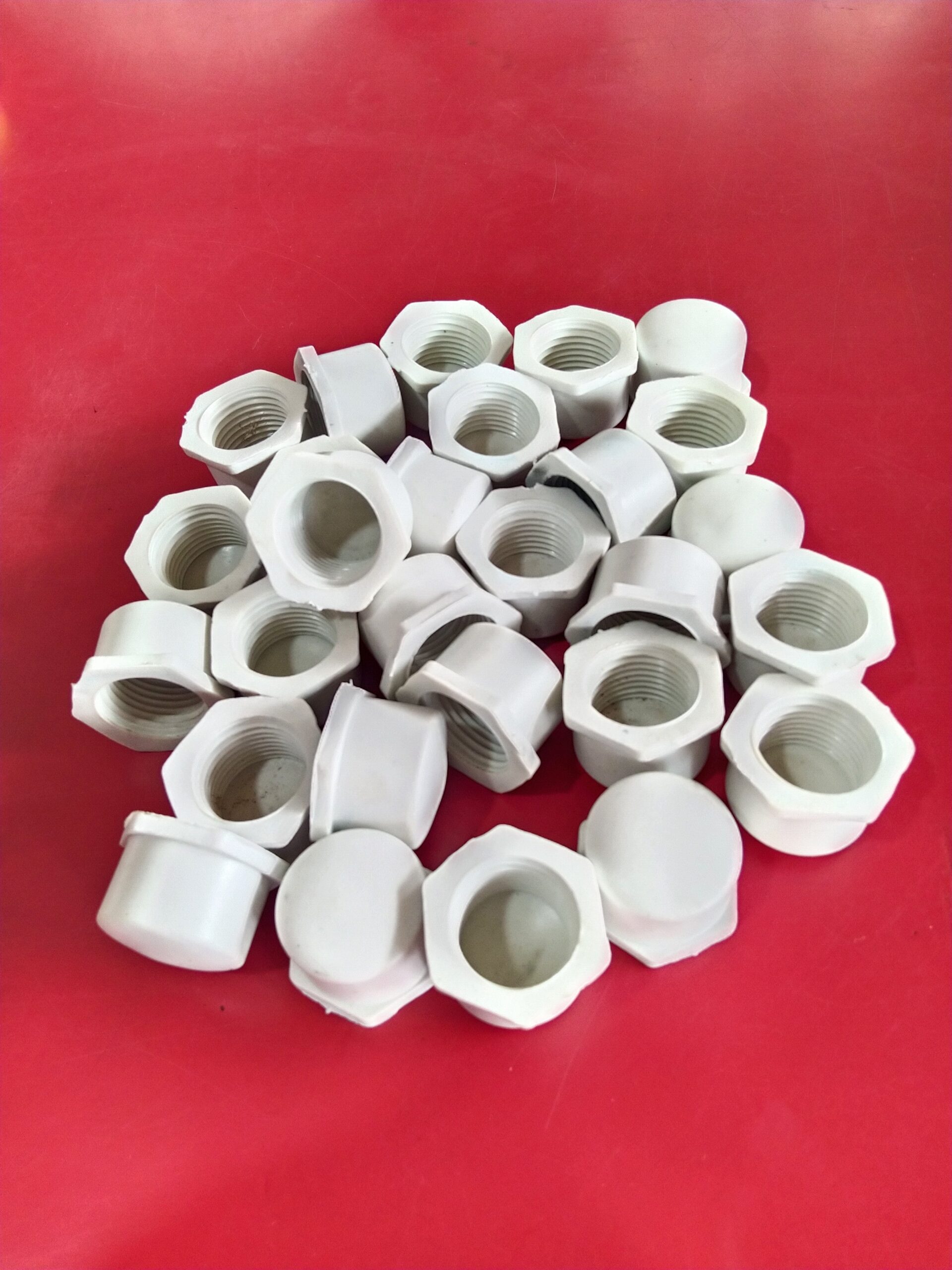 129284 Pvc 12mm Thred End Cap 100pic Packet White - Image 1